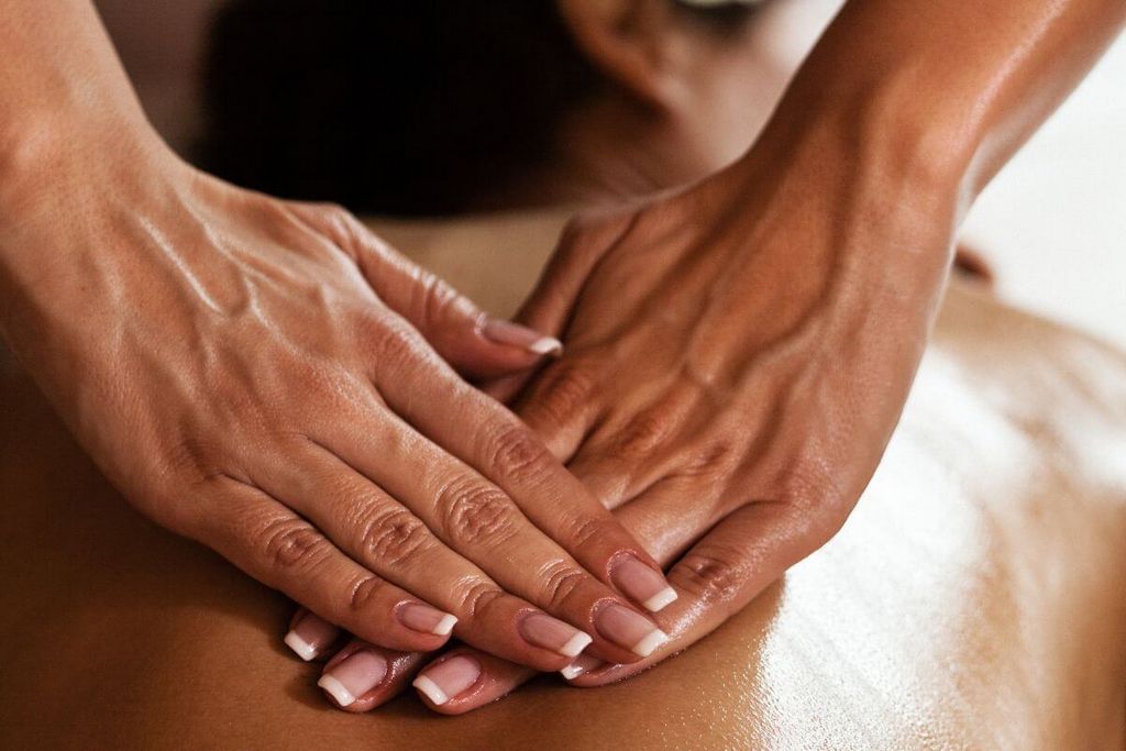 Pairs massage therapy and routines for full relaxation Pairs massage therapy and routines for full relaxation